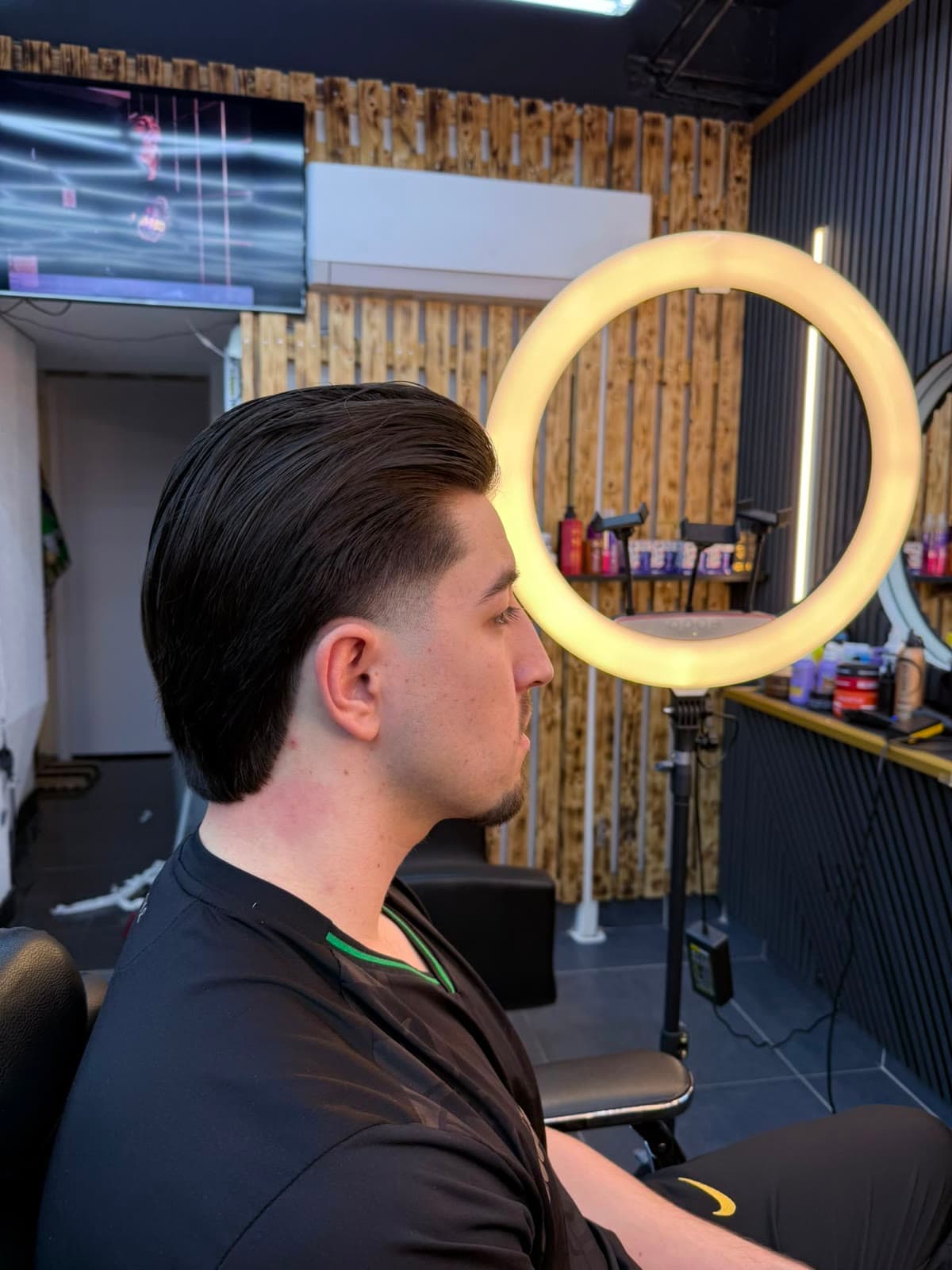 Coupe strak naar achteren gestyled bij Kapsalon Vin